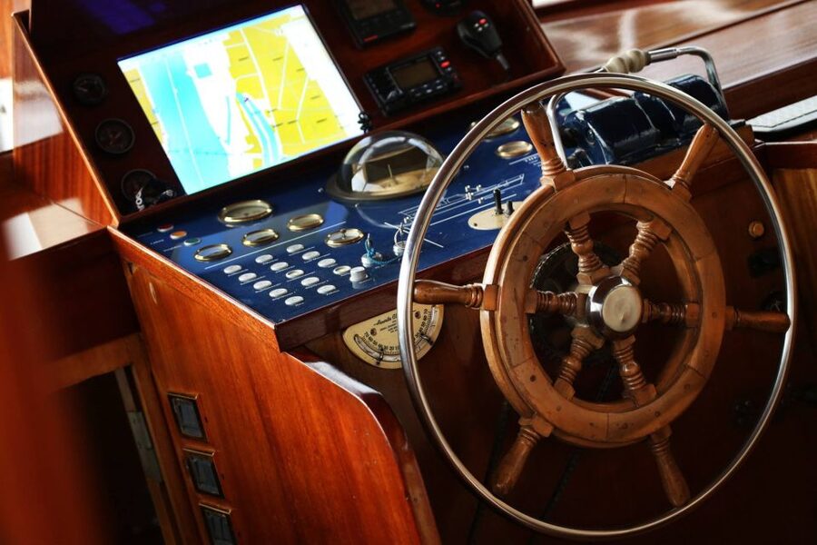 Budapest: Private Danube Yacht Cruise with Welcome Drink - The best time is just before sunset