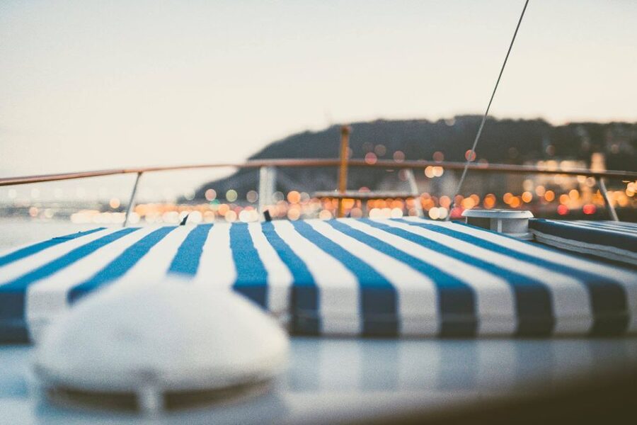 Budapest: Private Danube Yacht Cruise with Welcome Drink - Starting near Erzsébet Bridge