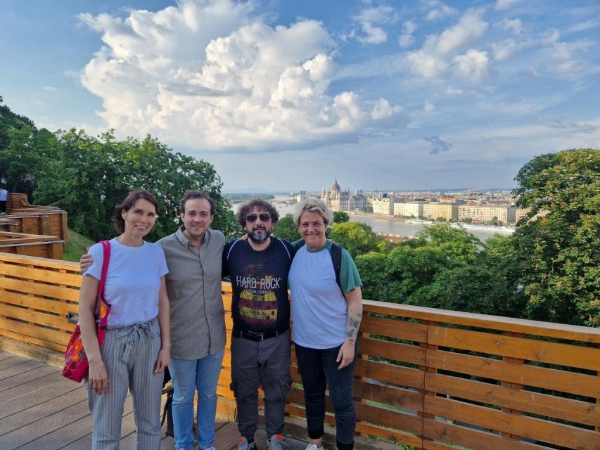 Budapest: private deluxe tour with a native, in Spanish - The deluxe car and pickup details