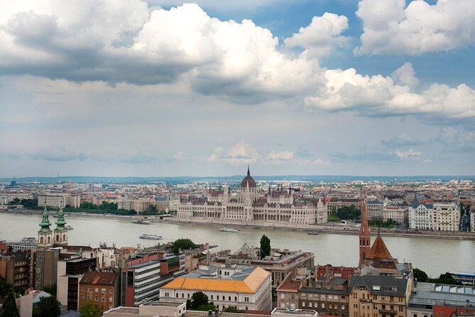Budapest Private Full Day City Sightseeing Tour Walking or by Car - Key points at a glance