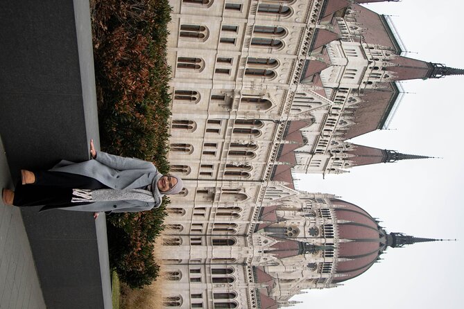 Budapest Private Guided Tour with Photoshoot - Big(3hrs) - The Danube Promenade and Vigadó Square