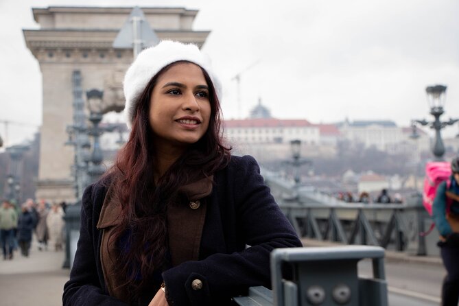 Budapest Private Guided Tour with Photoshoot - Big(3hrs) - Crossing the Chain Bridge