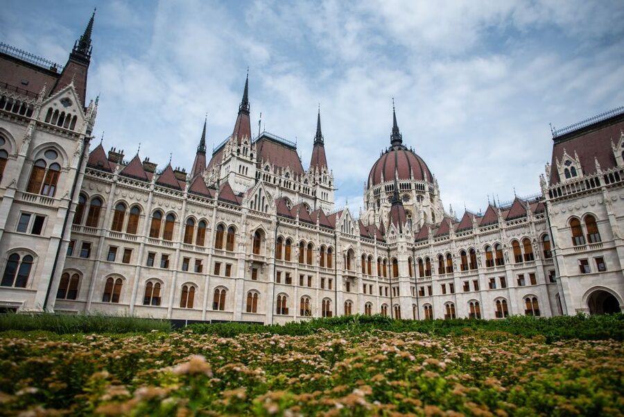 Budapest: Private Luxury Sightseeing Tour - Why a private car helps in Budapest