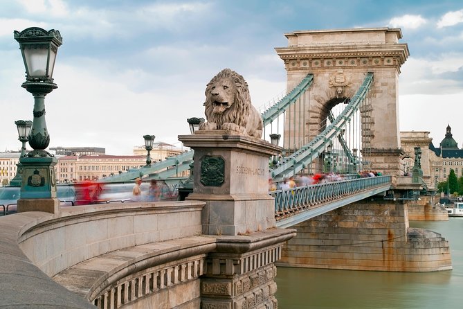Budapest Private Luxury Sightseeing Tour with Guide and Transport - Crossing the Chain Bridge to Buda Castle
