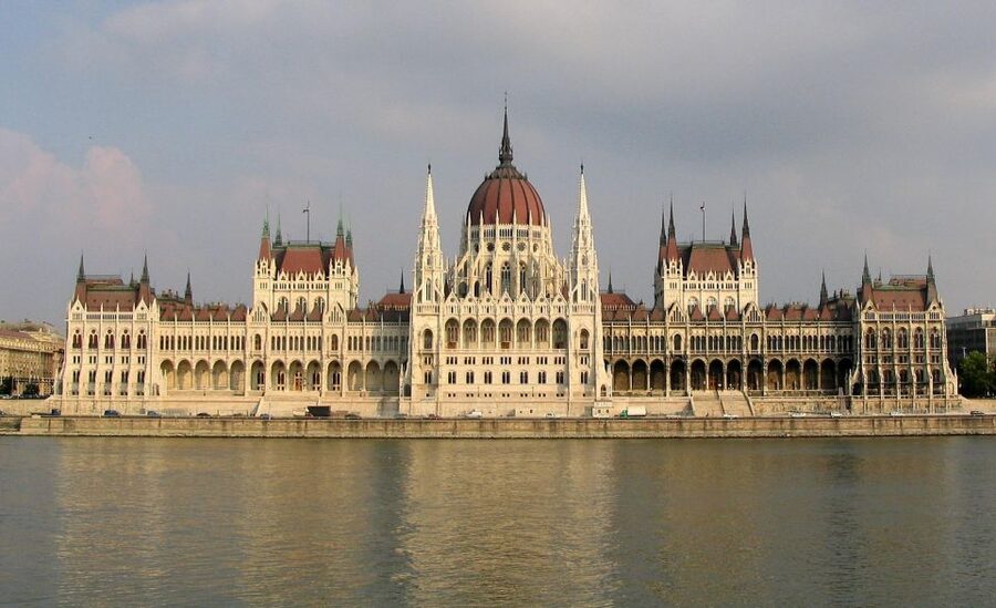 Budapest: Private Walking Tour of City with Spanish Guide - Why a private Budapest walk can work so well