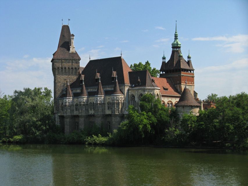 Budapest: Private Walking Tour of City with Spanish Guide - Fisherman’s Bastion and Matthias Church