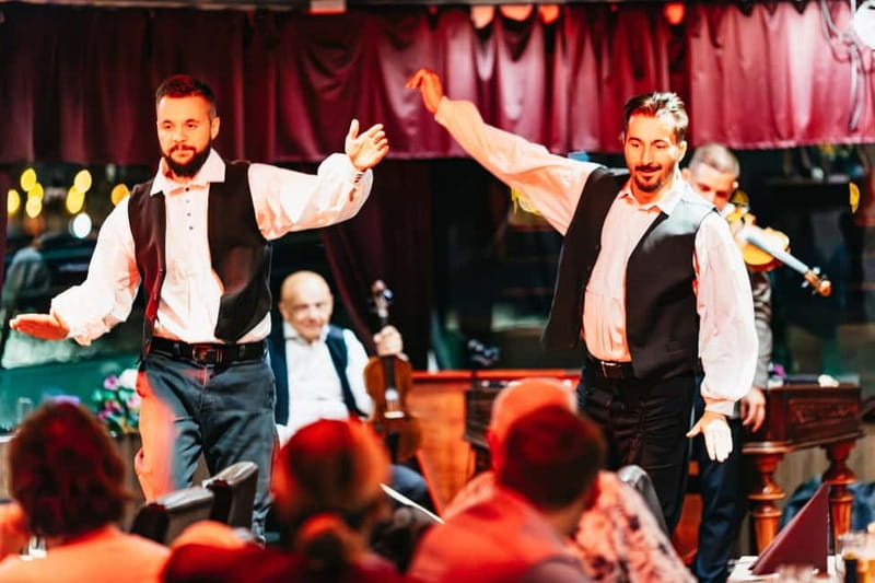 Budapest: Prosecco Dinner Cruise with Live Music - Price, timing, and practical value