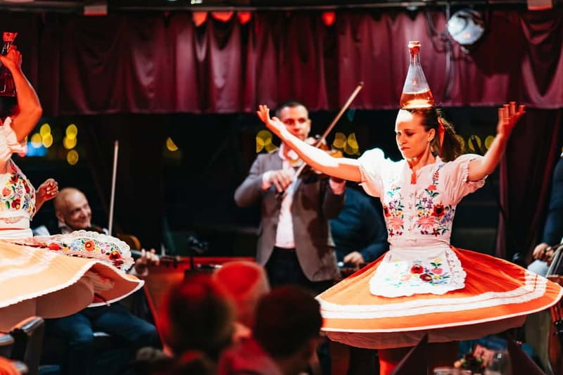 Budapest: Prosecco Dinner Cruise with Live Music - Who will enjoy this cruise most