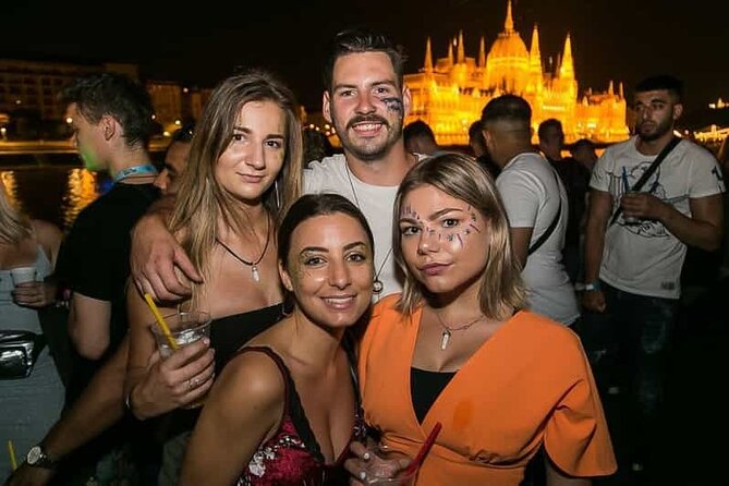 Budapest Pub Crawl & Ruin Bar Tour – Free Shots & VIP Entry - Stop one: 4es 6os Kiraly for the first hour