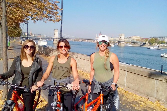Budapest relaxed bicycle tour at sunset - Parliament and the Shoes on the Danube Bank