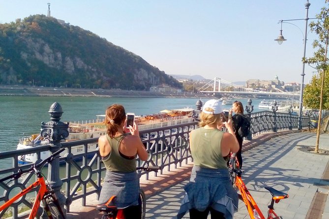 Budapest relaxed bicycle tour at sunset - Batthyány Square and Parliament across the river