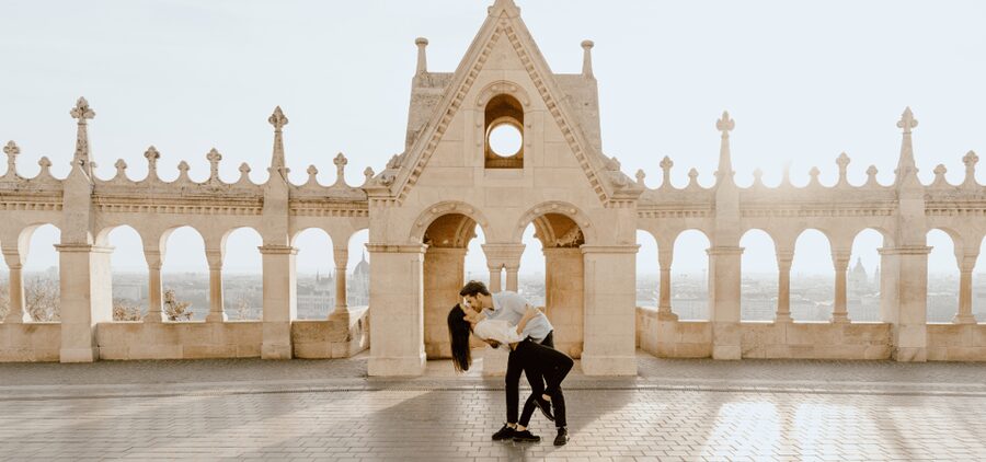 Budapest: romantic photoshoot at Buda's iconic sightseeings - Posing Help Makes a Real Difference