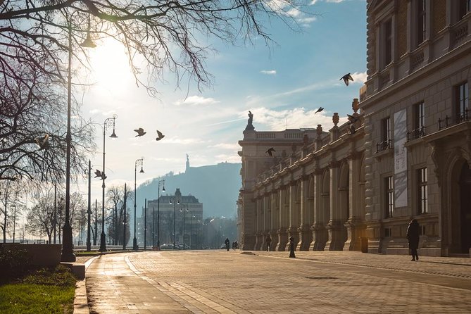 Budapest Romantic Private Tuk Tuk Tour - Crossing to Buda’s Castle District