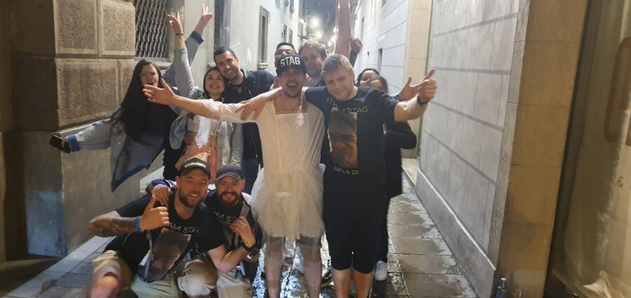 Budapest: Ruin Bar Pub Crawl with Entry Tickets - The guides are the main reason this works