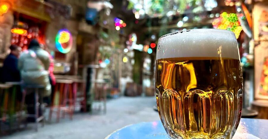 Budapest: Ruin Bar Tour - Learning how the ruin-pub scene began