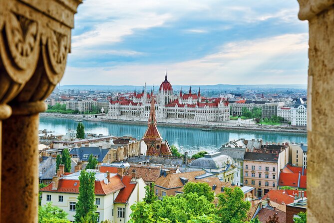 Budapest Scavenger Hunt and Highlights Self Guided Audio Tour - Starting at Parliament and crossing the city