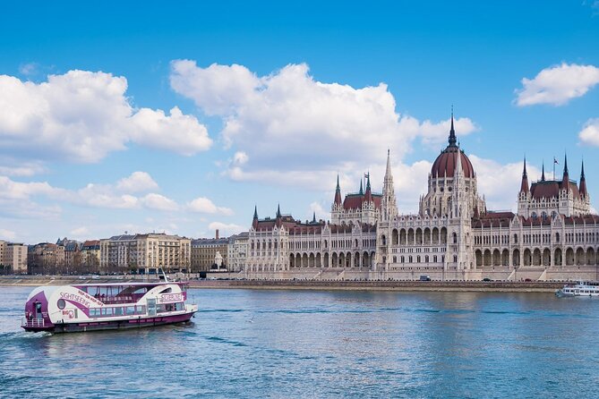 Budapest Sightseeing with Drink Included - Choosing the right deck and seat