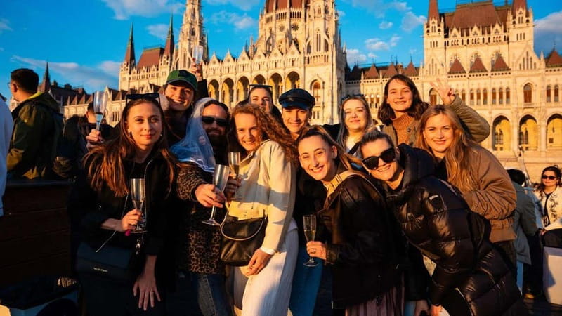 Budapest: Sip and Sail River Cruise with Unlimited Prosecco - Buda Castle, Fisherman’s Bastion, and Chain Bridge