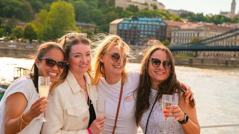 Budapest: Sip and Sail River Cruise with Unlimited Prosecco - Music, seating, and the crowd