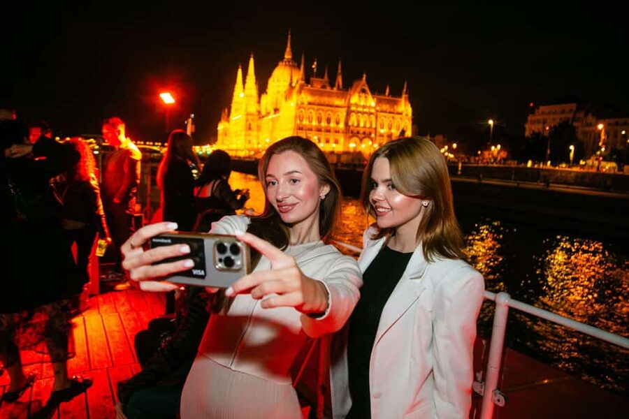Budapest: Sip & Sail Danube Cruise with Prosecco Cocktails - Why the Danube is Budapest’s best evening viewpoint