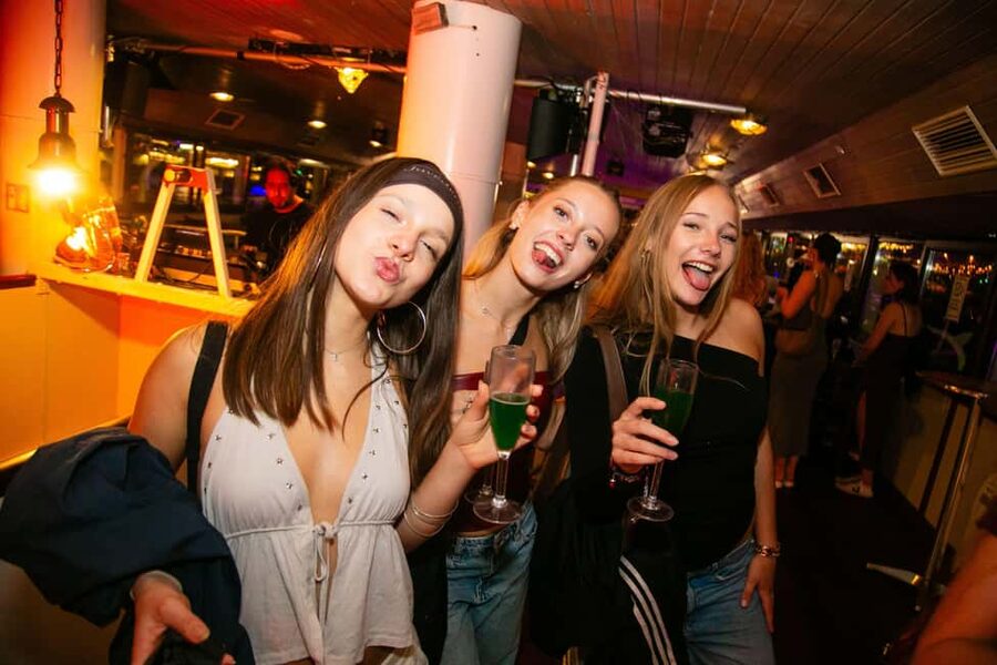 Budapest: Sip & Sail Danube Cruise with Prosecco Cocktails - What the unlimited drinks really include