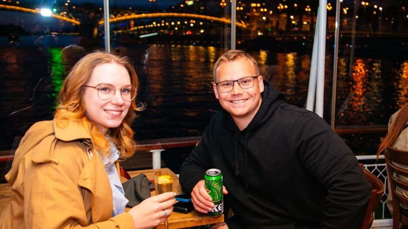 Budapest: Sip & Sail Danube Cruise with Unlimited Beer - Elizabeth Bridge, Gellért Hill, and the Citadella