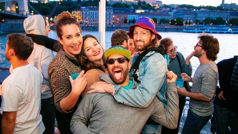 Budapest: Sip & Sail Danube Cruise with Unlimited Beer - Beer, Prosecco, and the social atmosphere