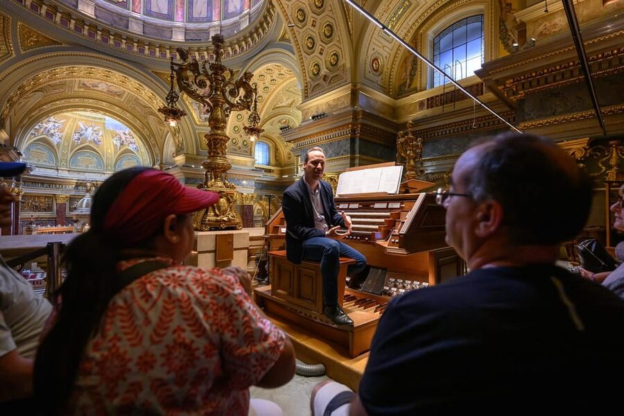 Budapest: St.Stephen's Basilica Grand Organ Concert Tickets - Meeting the organist and reaching the gallery