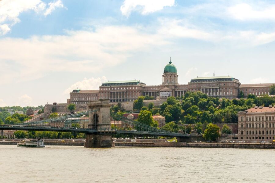 Budapest: Summer Brunch & Cruise with Prosecco or Cake - A Danube brunch with Budapest’s best views
