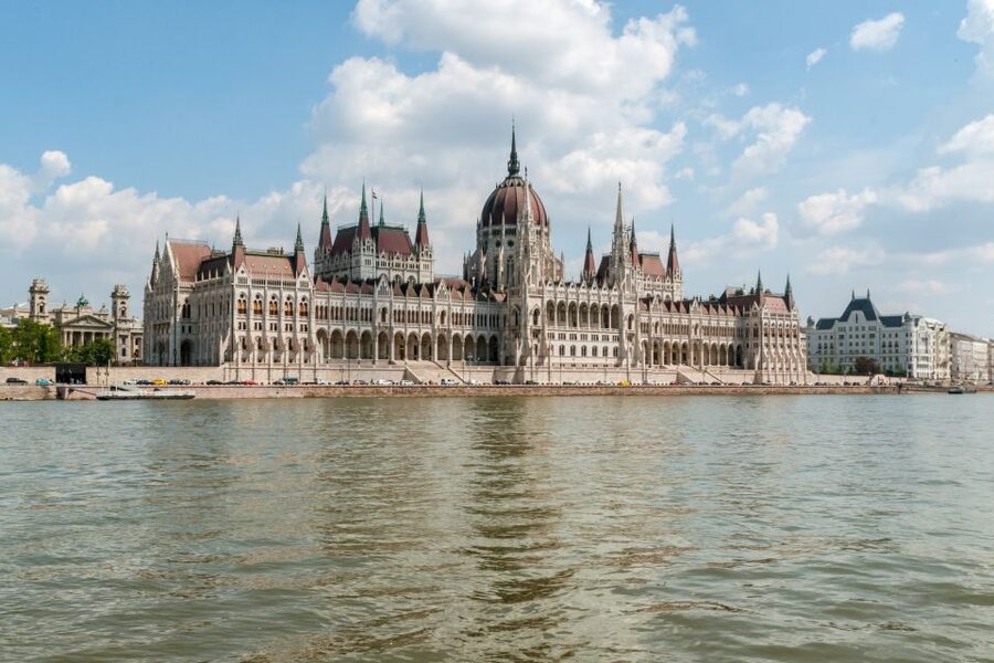 Budapest: Summer Brunch & Cruise with Prosecco or Cake - Choosing the drink package carefully