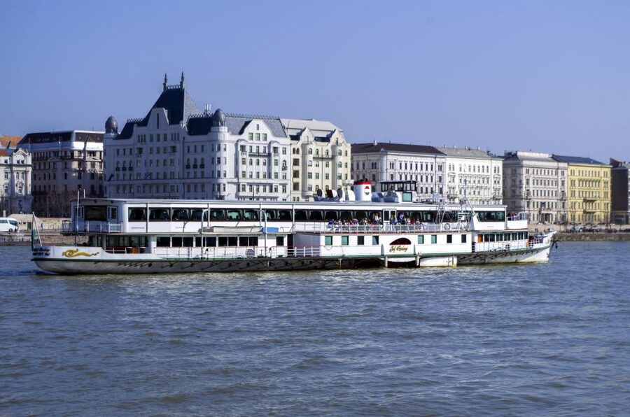 Budapest: Summer Brunch & Cruise with Prosecco or Cake - Who will get the most from this cruise