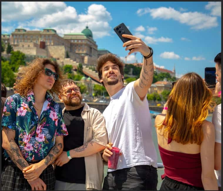 Budapest: Sunset Cruise with 2 Cocktails - Upper deck views, lower deck comfort