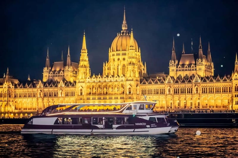 Budapest: Sunset Cruise with 2 Cocktails - Sunset timing and the lighting question