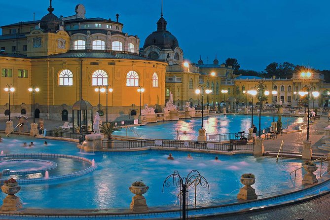 Thermal water against the ochre facade of the Széchenyi bath