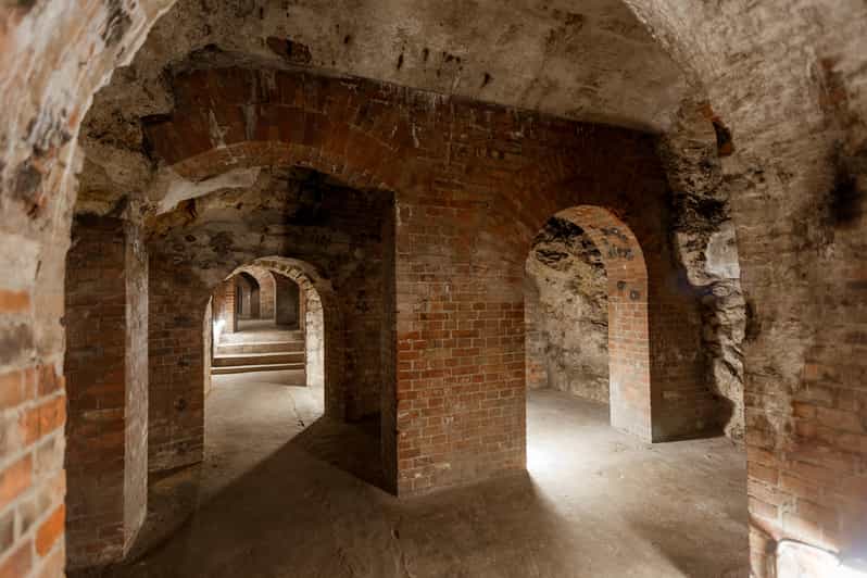 Budapest: The WWII Siege of Buda Castle & Bomb Shelter Tour - How the guide brings the siege to life