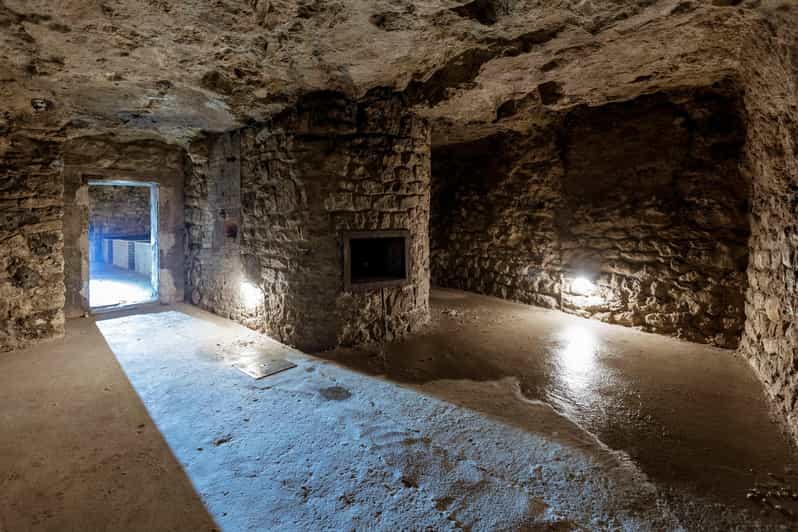 Budapest: The WWII Siege of Buda Castle & Bomb Shelter Tour - How this fits into a Budapest visit