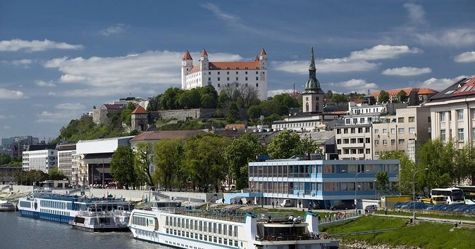 Budapest to Bratislava Costumizable Private Day tour with lunch - Why Bratislava works as a Budapest side trip