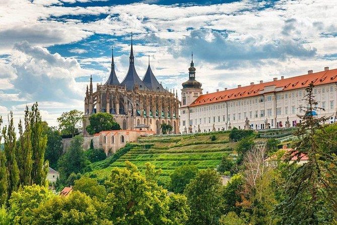 Budapest to Prague Private transfer with 2 hour sightseeing stop - Price, group size, and the value question