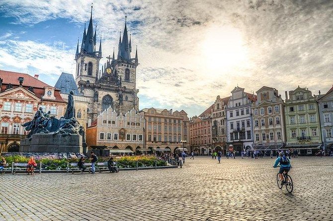 Budapest to Prague Private transfer with 2 hour sightseeing stop - Choosing Bratislava for the two-hour stop
