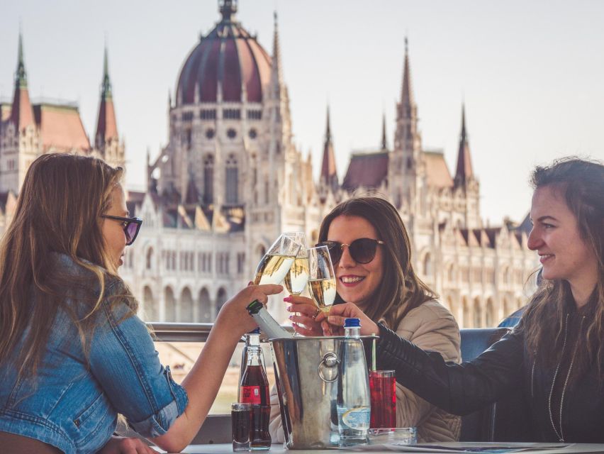 Budapest: Unlimited Prosecco and Wine Sightseeing Cruise - Key points at a glance