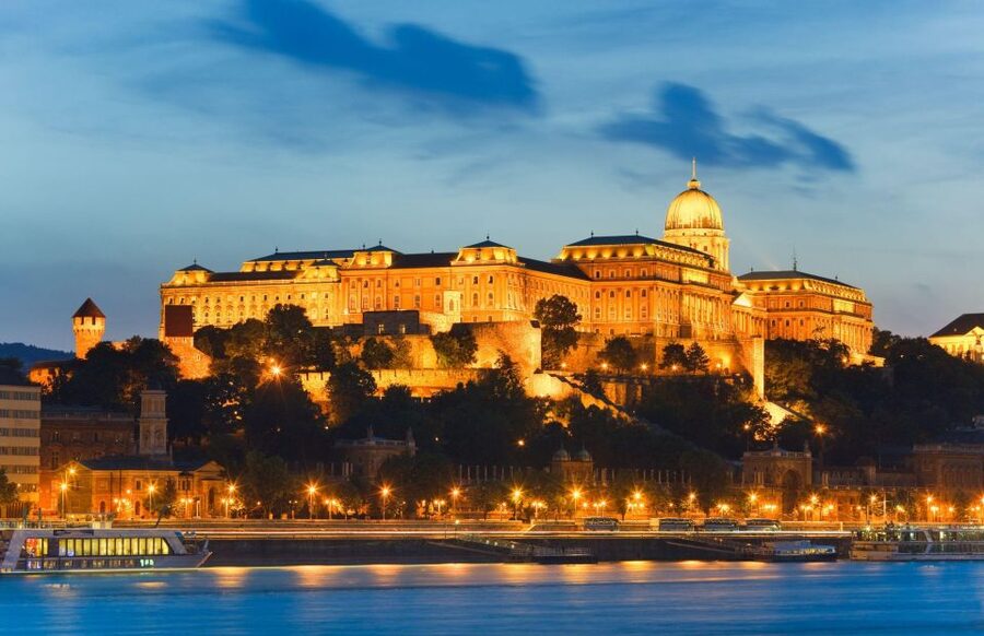 Budapest: Unlimited Prosecco and Wine Sightseeing Cruise - A one-hour toast to Budapest
