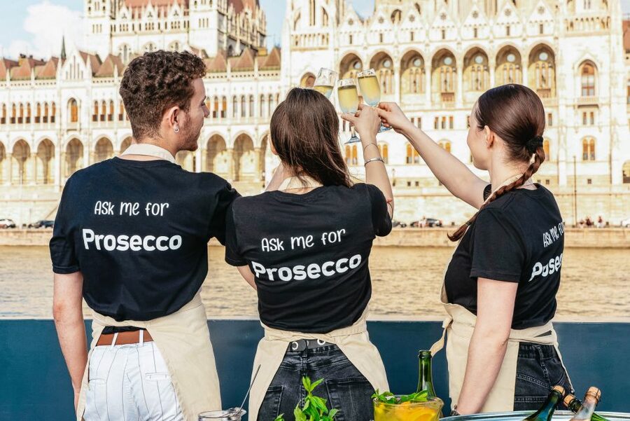 Budapest: Unlimited Prosecco, Beer and Aperol Spritz Cruise - Choosing between Prosecco, beer and lemonade