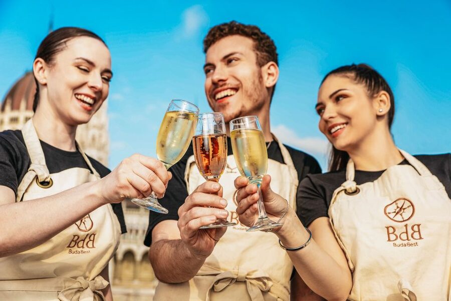Budapest: Unlimited Prosecco, Beer and Aperol Spritz Cruise - Is the optional focaccia worth adding?