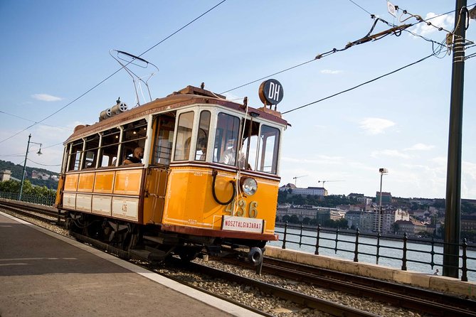 Budapest Urban Walk - Budapest City Tour with Cake & Coffee - The café pause for cake and coffee