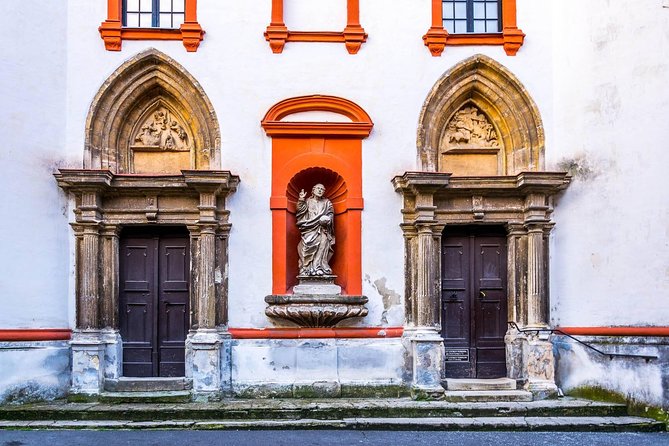 Budapest-Vienna One-Way Sightseeing Transfer - Bratislava Old Town: a short taste of Slovakia
