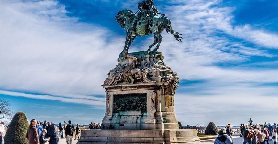 Budapest: Walking Tour in German - The Danube Crossing and Chain Bridge Views