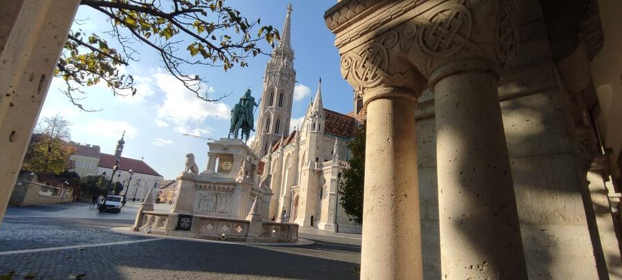 Budapest: Walking Tour in the Buda Castle District - Starting beside Vienna Gate