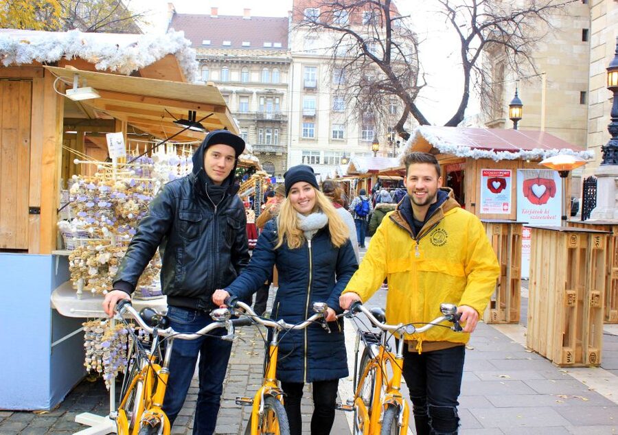 Budapest ❤️Winter Bike Tour with Coffee Stop❤️ - Parliament and the view toward Buda Castle