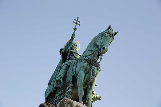 Castle District tour with Matthias Church Ticket & Cake & Coffee - Sándor Palace and modern Hungary