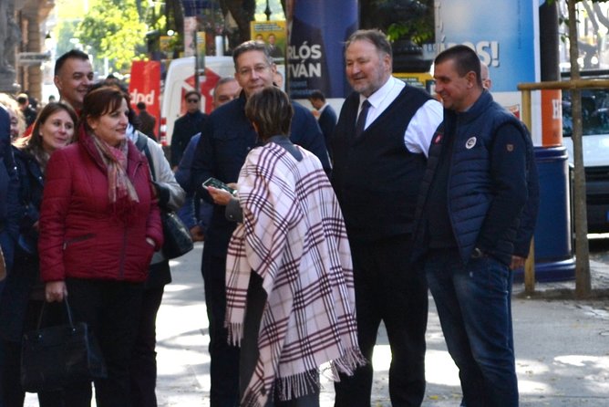 Castle district walk with legends - Starting beside the Hungarian National Gallery